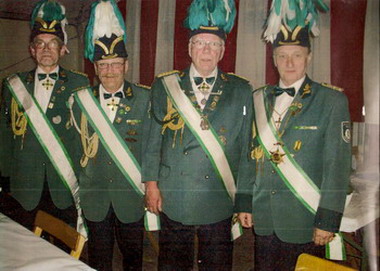 Ordenstrager-2007-Schulterband-Fahne[1]